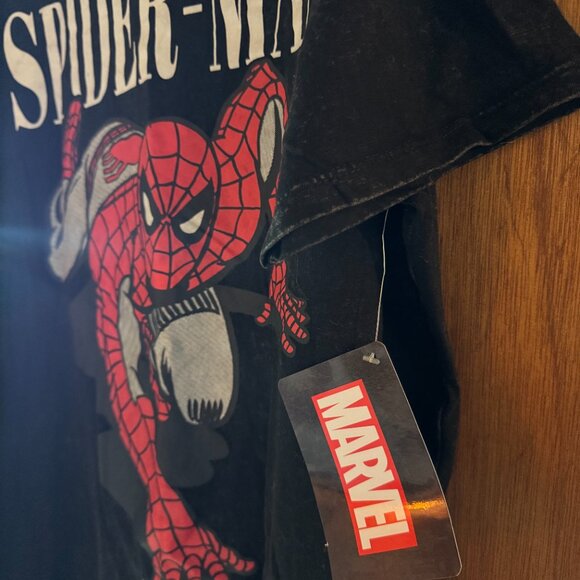 Marvel spiderman shirt NWT (XL) - Picture 3 of 4